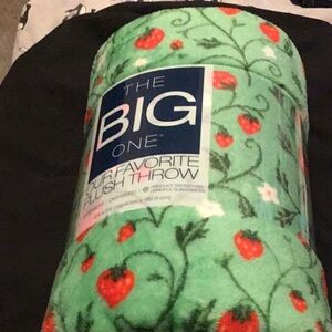 The Big One Strawberry Print 5ft x 6ft Supersoft Oversized Plush Throw